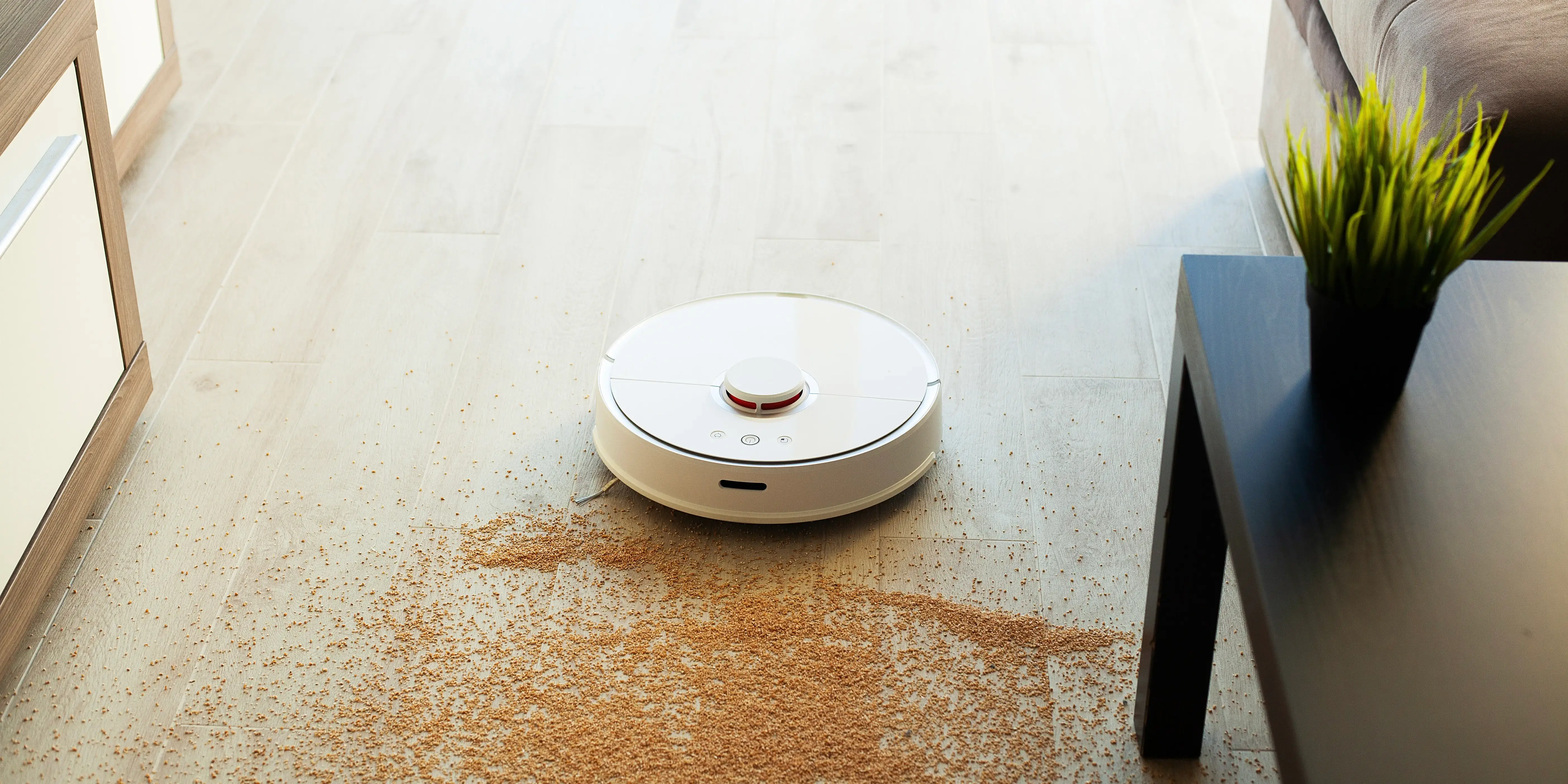 Aspiradora robot en casa inteligente