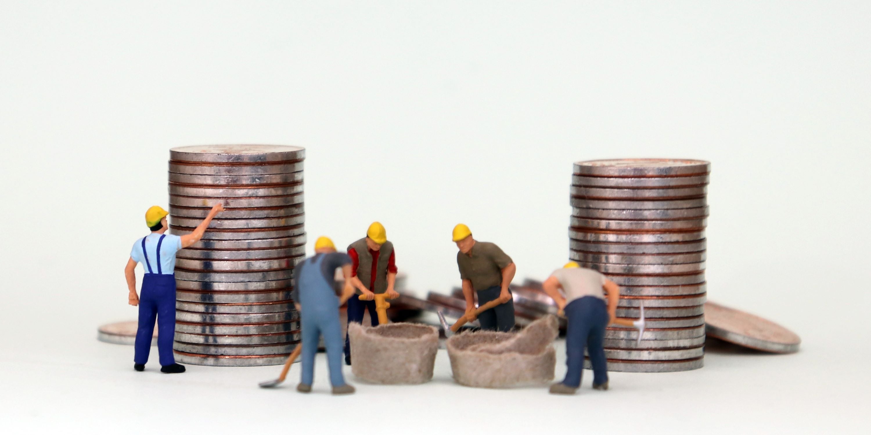 Representación-de-muñequitos-trabajando_Salario-mínimo