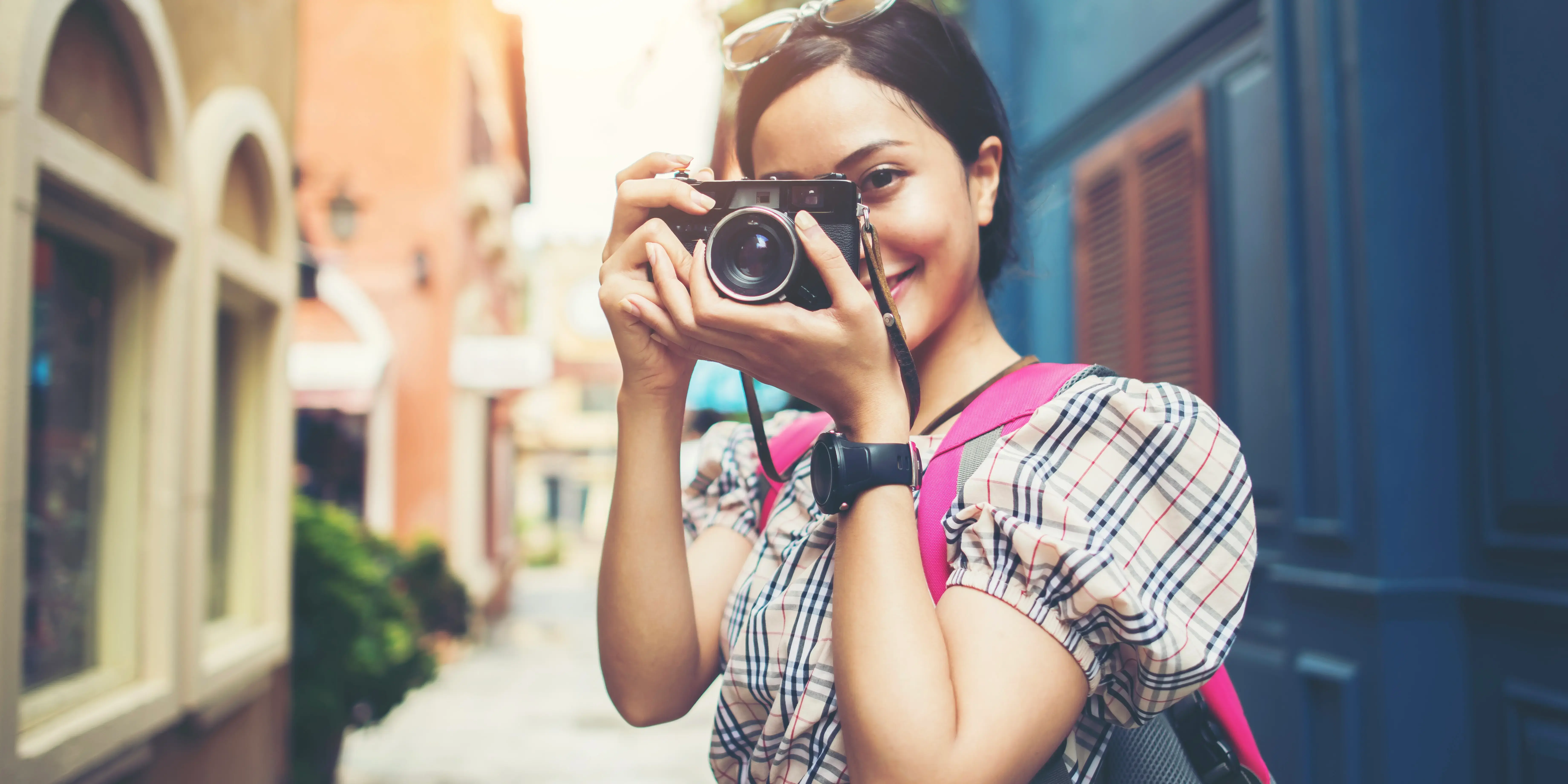Mujer con cámara. Fotos de viajes