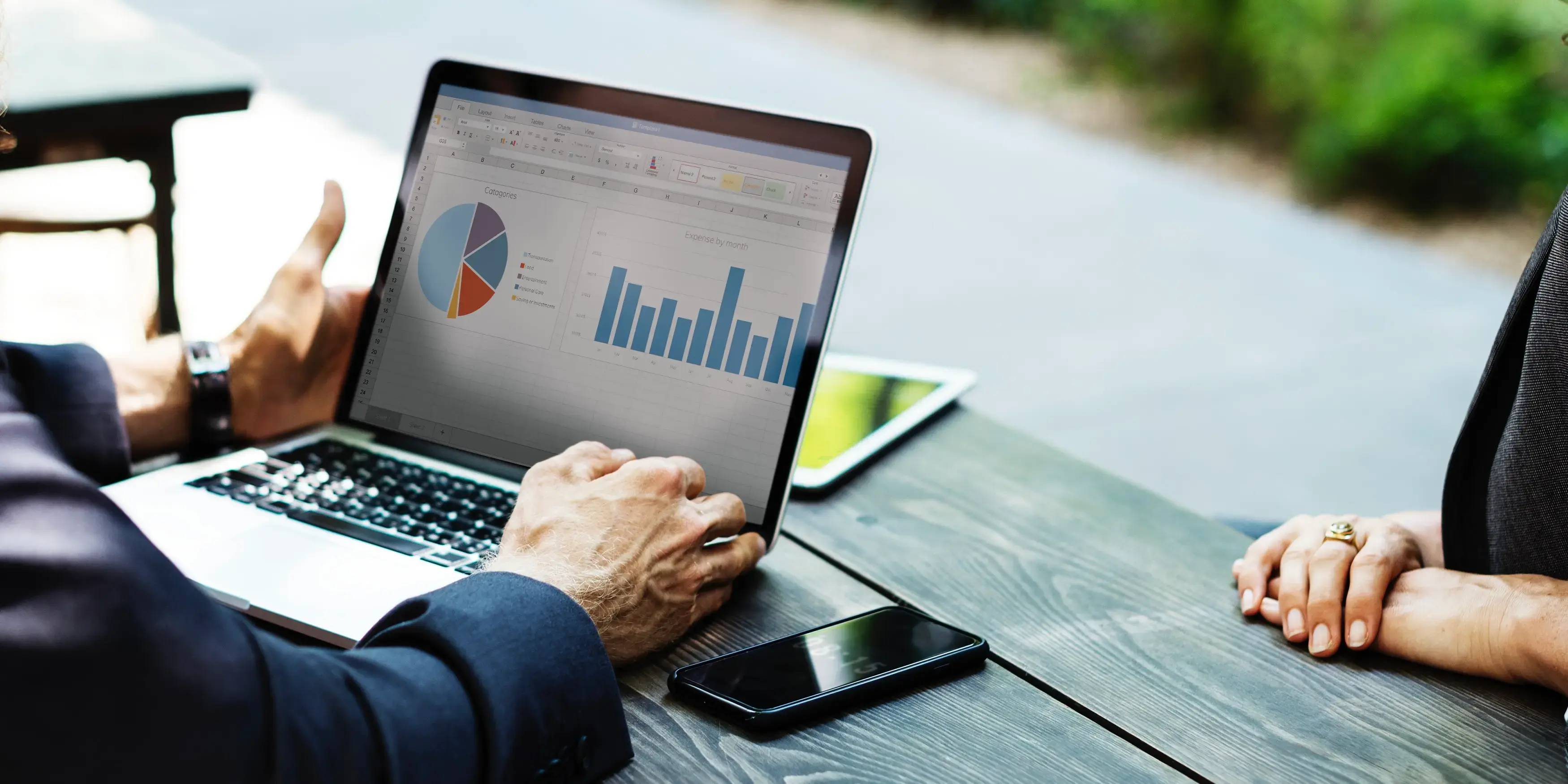 Computadora con gráficas. Inversiones seguras.