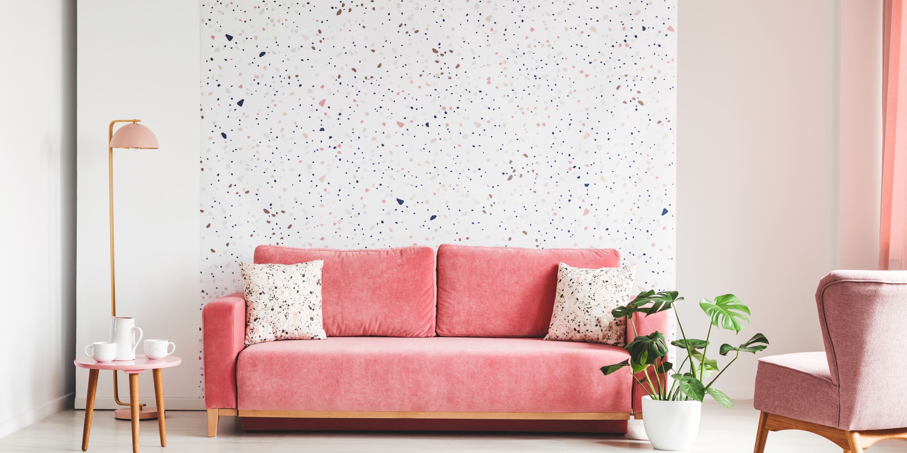 Reviste con papel tapiz la decoración de tu sala.