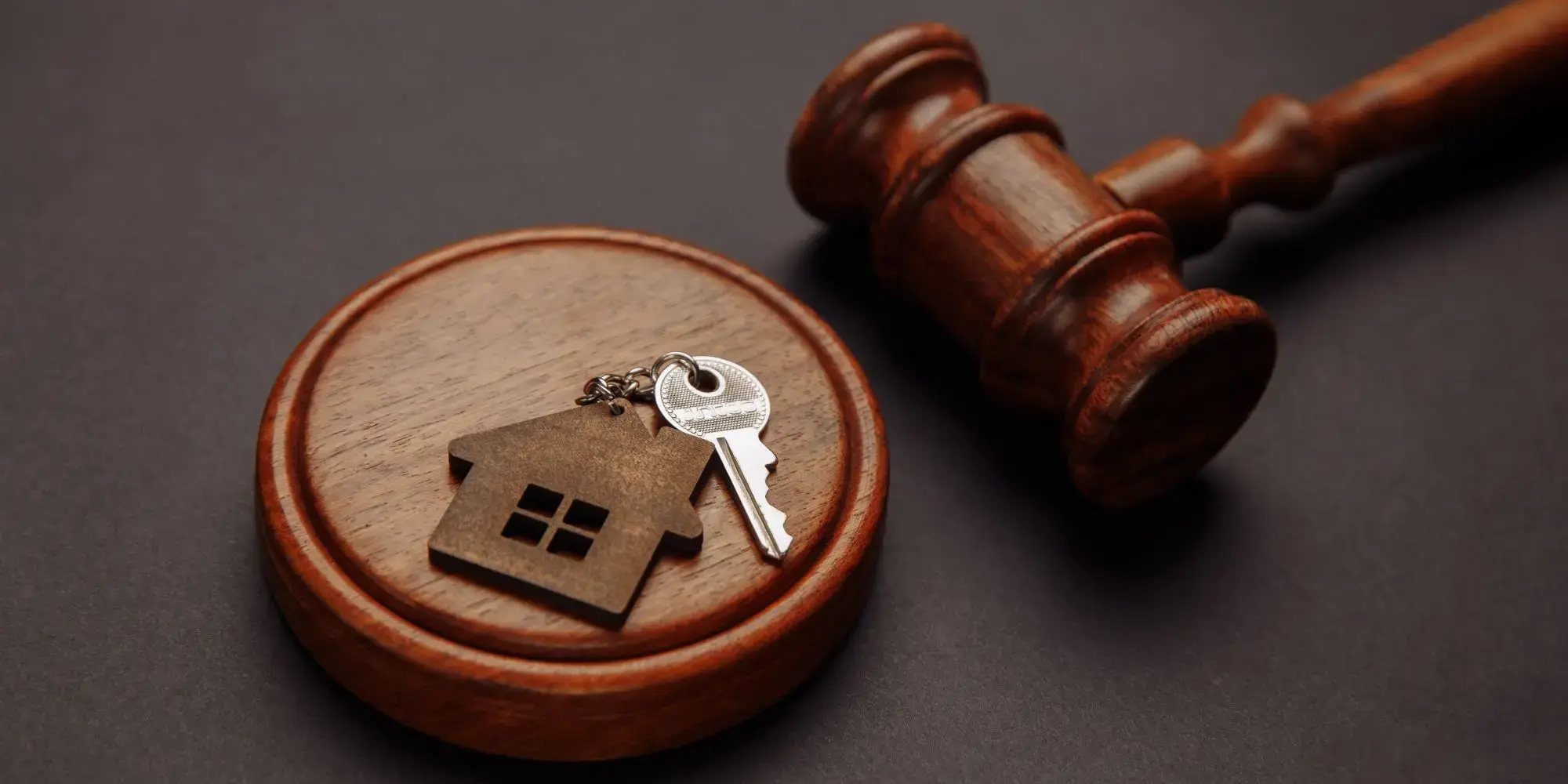 Ventajas y riesgos al comprar una casa de remate